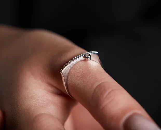 Срібна каблучка з вставкою Ангеліна 1024К