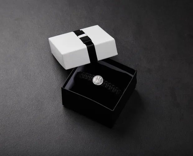 Коробка під набір велика чорно-біла П134