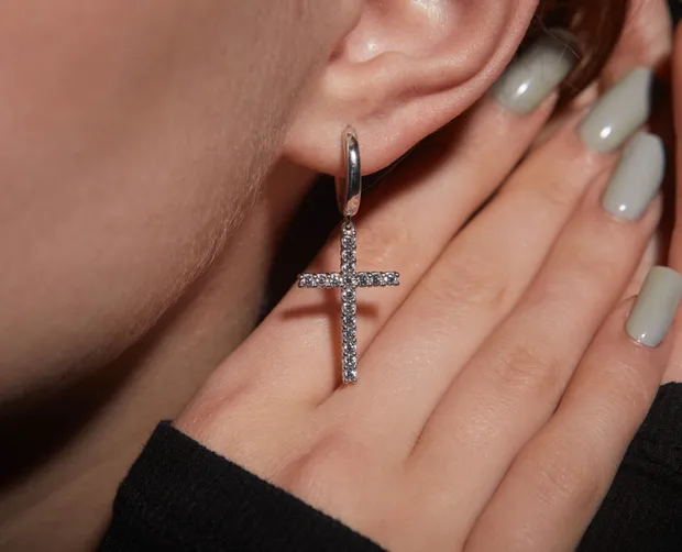 Срібні сережки конго Хрестики всипані цирконійом 1078.10С